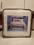 New Bliss Bedding White Textured Pattern 3 Piece Quilt Set Queen. Fixed Price $32.99.