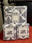 King Size Quilt Elise &james Home Collection With 2 Standard Shams.. Fixed Price $140.00.