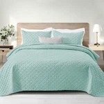 Exclusivo Mezcla Soft Quilt Set Queen/full, 3-PIECE Lightweight Aqua. Fixed Price $59.64.