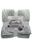Ienjoy Gray Heart & Home Reversible Patterned Full/queen Size Quilt 3-PIECE Set. Fixed Price $44.99.