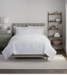 Waverly White Medallion Pinsonic 3PC Quilt & Shams Set Full/queen Nip. Fixed Price $89.99.