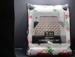 Christmas 3 Piece Quilt Set Full/queen Tradional Home Super Soft Esy Care. Fixed Price $21.25.