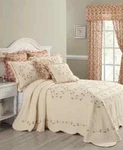 Modern Heirloom Felisa Bedspread Light Beig, Queen, Nwt. Fixed Price $63.26.