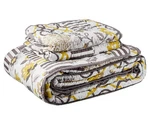 Traditions By Waverly Set Luxury Microfiber Quilt 3 Piece King. Fixed Price $80.00.