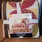 Mainstays Full/queen Quilt Floral Patchwork 100% Polyester Machine Washable. Fixed Price $51.90.