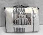Great Bay Home 3-PIECE Full/queen Reversible Lightweight Quilt Blue & White. Fixed Price $63.23.