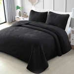 Exclusivo Mezcla California King Quilt Bedding Set, Lightweight Black Oversi.... Fixed Price $60.72.