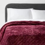 Full/queen Luxe Diamond Stitch Velvet Quilt Berry Red - Threshold. Fixed Price $24.64.