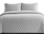 Vera Wang Diamond Velvet Reversible 3 Piece Quilt Set, Queen - Silver RETAIL$250. Fixed Price $119.50.