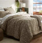Queen Floral Print Trad Cotton Voile Lofty Quilt Threshold. Fixed Price $50.00.