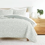 Noble Linens 3-PIECE Eucalyptus Tossed Ferns Reversible Quilt Set, Queen. Fixed Price $51.99.