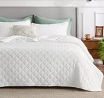 Bedsure Boho King Size Quilt White Diamond Pattern Lightweight New Original Box. Fixed Price $29.00.