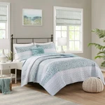 Madison Park Caralie 4 Piece Seersucker Quilt Set With Throw Pillow Queen King. Fixed Price $77.99.