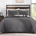 Exclusivo Mezcla Ultrasonic Reversible 3 Piece King Size Quilt Set With Pillow. Fixed Price $45.59.
