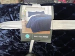 Martha Stewart Collection Diamond Tufted Blue Velvet Quilt, Full/queen New. Fixed Price $110.00.