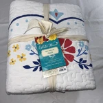 The Pioneer Woman Mazie Medallion Full/queen Quilted Charming Applique. Fixed Price $55.00.