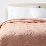 King Diamond Matelasse Gauze Quilt Pink - Threshold. Fixed Price $41.99.