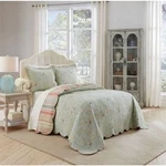 Waverly Garden Glitz 3 Piece Reversible Bedspread Set King. Fixed Price $132.00.