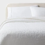 Full/queen Heirloom Floral Stitch Quilt White - Threshold. Fixed Price $37.99.