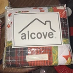 Alcove Christmas King Quilt Set Patchwork Red Green Holiday Bedding. Fixed Price $39.99.