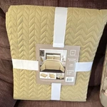 Chic Home Design Weaverland King Set Beige Geometric Polyester Quilted. Fixed Price $35.00.