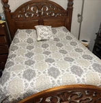 Casual Chic Collection Queen Bedding 4 Piece Quilt Set Pillow 2 Cases. Fixed Price $19.99.