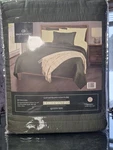 Grace Elizabeth Luxury Linens Cavastrano Couture 3-PIECE Quilt Set Queen Size. Fixed Price $29.99.