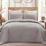 Exclusivo Mezcla Reversible King Size Quilt Bedding Set With Pillow Shams, Light. Fixed Price $49.94.