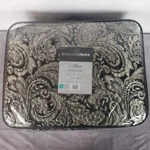 Madison Park Bedspread Set King 5PC Paisley Comforter Shams Bedding Quilt Luxury. Fixed Price $149.99.