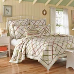 Ruffle Garden Quilt (full/queen) - Laura Ashley. Fixed Price $39.99.
