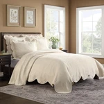 Charleston Estate Modern Farmhouse Floral Matelasse Bedspread With Scalloped .... Fixed Price $192.28.