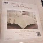 Bella Russo Bedding Set Queen Ivory Dreams 3 Piece Reversible Coverlet - New. Fixed Price $25.00.
