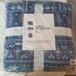 Martha Stewart Essentials 4-PIECE Quilt And Tote Bag Set King. Fixed Price $40.00.