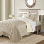 Nwt Medallion 4-PIECE Reversible Twin Quilt Bedding Set Stone. Fixed Price $94.00.