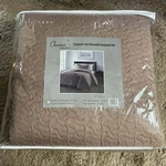Chezmoi Collection 3 Piece Reversible Quilt Set King Size. Fixed Price $40.00.