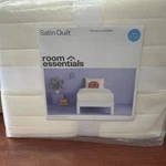 Room Essentials Twin/twin Extra Long Satin Quilt Ivory -midweight. Fixed Price $25.00.