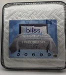 New Bliss Bedding White Textured Pattern 3 Piece Quilt Set Queen. Fixed Price $10.99.