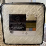 Vcny Home King 3 Piece Nina Ivory 104" X 90" Quilt With Shams Set New. Fixed Price $30.00.