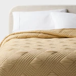 Full/queen Diamond Matelasse Gauze Quilt Yellow - Threshold. Fixed Price $33.99.