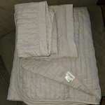 Jennifer Adams Queen Beige Quilt And Pillowcase Set. Fixed Price $18.00.